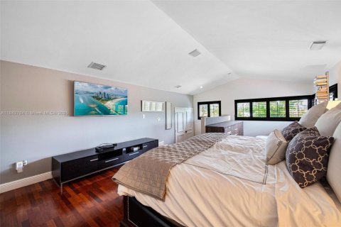 Townhouse in Miami, Florida 5 bedrooms, 374.86 sq.m. № 1836357 - photo 25