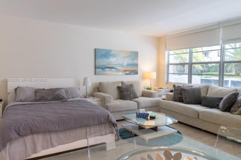 Снять в аренду кондоминиум в Майами-Бич, Флорида 51.1м2, № 1991809 - фото 2