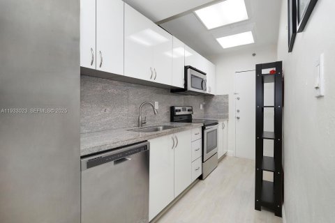 Снять в аренду кондоминиум в Майами-Бич, Флорида 51.1м2, № 1991809 - фото 6