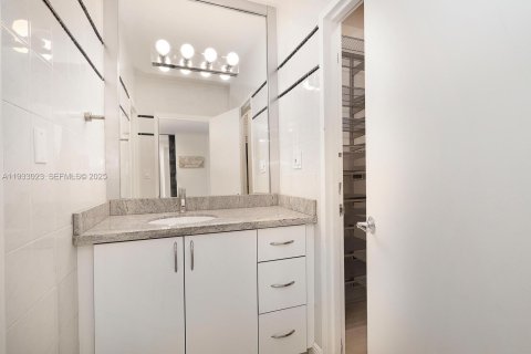 Снять в аренду кондоминиум в Майами-Бич, Флорида 51.1м2, № 1991809 - фото 8