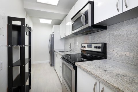 Снять в аренду кондоминиум в Майами-Бич, Флорида 51.1м2, № 1991809 - фото 5