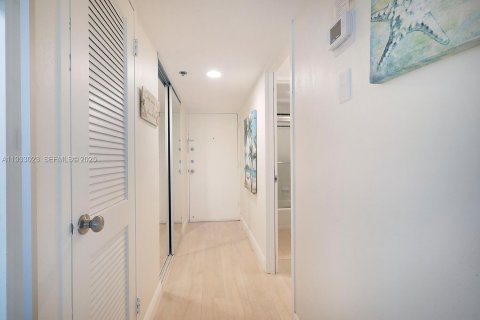 Снять в аренду кондоминиум в Майами-Бич, Флорида 51.1м2, № 1991809 - фото 7