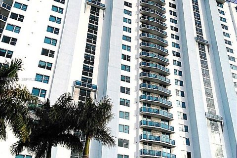 Снять в аренду кондоминиум в Санрайз, Флорида 1 спальня, 88.63м2, № 2051131 - фото 4