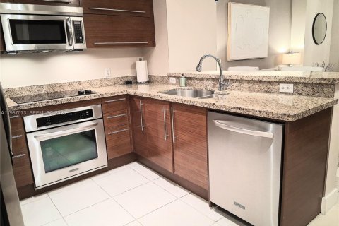 Снять в аренду кондоминиум в Санрайз, Флорида 1 спальня, 88.63м2, № 2051131 - фото 6