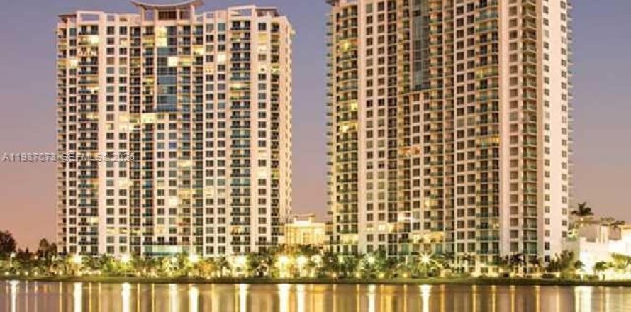 Кондоминиум с 1 спальней в Санрайз, Флорида № 2051131