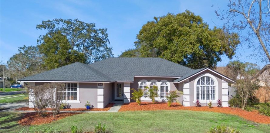 House in Oviedo, Florida 3 bedrooms, 198.16 sq.m. № 2203172