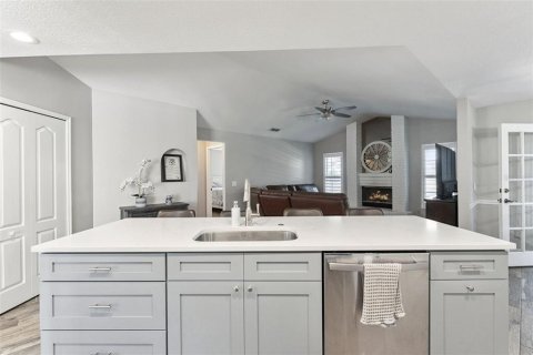 House in Oviedo, Florida 3 bedrooms, 198.16 sq.m. № 2203172 - photo 2