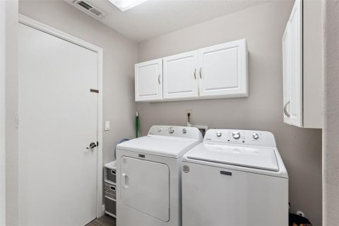 House in Oviedo, Florida 3 bedrooms, 198.16 sq.m. № 2203172 - photo 28