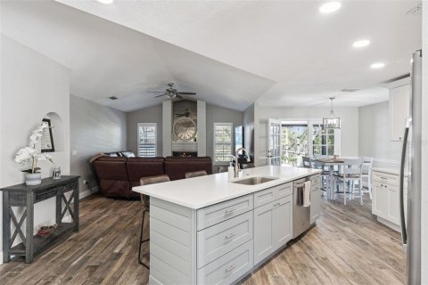 House in Oviedo, Florida 3 bedrooms, 198.16 sq.m. № 2203172 - photo 4