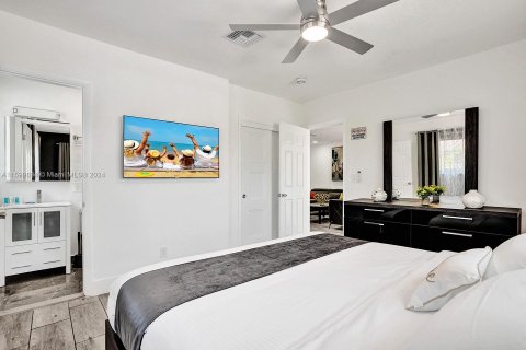 Villa ou maison à louer à Hollywood, Floride: 3 chambres, 148.64 m2 № 1980076 - photo 25