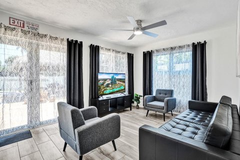 Villa ou maison à louer à Hollywood, Floride: 3 chambres, 148.64 m2 № 1980076 - photo 22