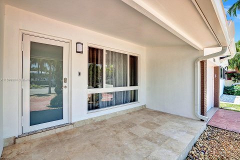 Villa ou maison à louer à Hollywood, Floride: 3 chambres, 148.64 m2 № 1980076 - photo 6