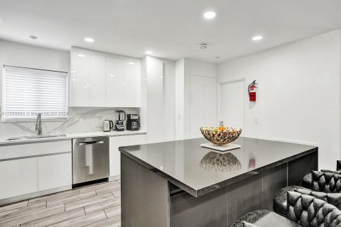 Villa ou maison à louer à Hollywood, Floride: 3 chambres, 148.64 m2 № 1980076 - photo 13