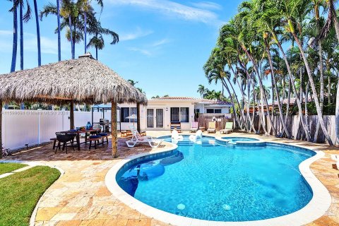 Villa ou maison à louer à Hollywood, Floride: 3 chambres, 148.64 m2 № 1980076 - photo 2