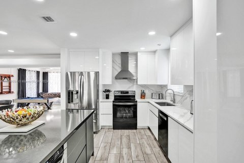 Villa ou maison à louer à Hollywood, Floride: 3 chambres, 148.64 m2 № 1980076 - photo 15