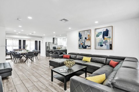 Villa ou maison à louer à Hollywood, Floride: 3 chambres, 148.64 m2 № 1980076 - photo 7