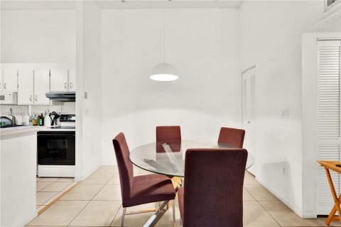 Condo in Doral, Florida, 3 bedrooms  № 1954938 - photo 10