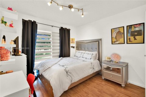 Condo in Doral, Florida, 3 bedrooms  № 1954938 - photo 21