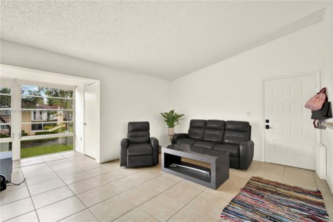 Condo in Doral, Florida, 3 bedrooms  № 1954938 - photo 12