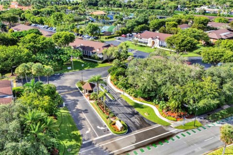 Condo in Doral, Florida, 3 bedrooms  № 1954938 - photo 25