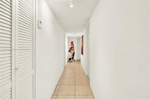 Condo in Doral, Florida, 3 bedrooms  № 1954938 - photo 15