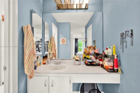 Condo in Doral, Florida, 3 bedrooms  № 1954938 - photo 23