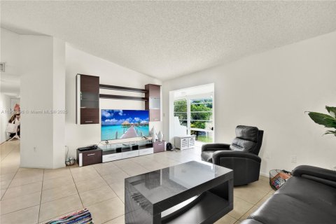 Condo in Doral, Florida, 3 bedrooms  № 1954938 - photo 6