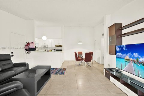 Condo in Doral, Florida, 3 bedrooms  № 1954938 - photo 8