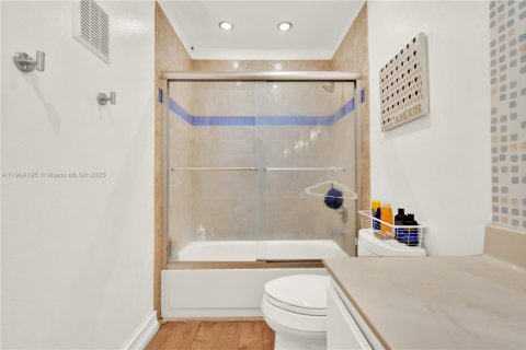 Condo in Doral, Florida, 3 bedrooms  № 1954938 - photo 28