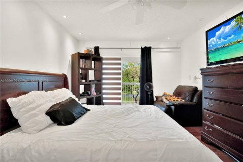 Condo in Doral, Florida, 3 bedrooms  № 1954938 - photo 17