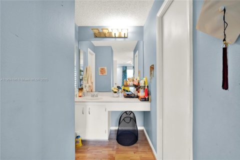 Condo in Doral, Florida, 3 bedrooms  № 1954938 - photo 27