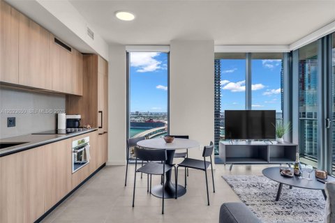 Condo in Miami, Florida, 2 bedrooms № 2252444 - photo 8