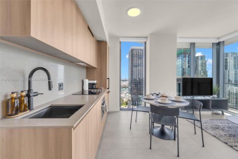 Condo in Miami, Florida, 2 bedrooms № 2252444 - photo 17
