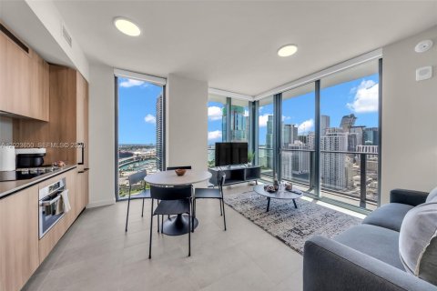 Condo in Miami, Florida, 2 bedrooms № 2252444 - photo 13