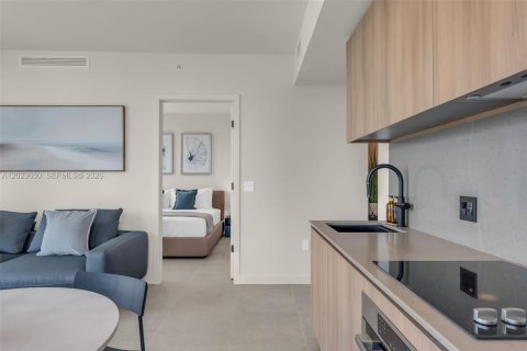 Condo in Miami, Florida, 2 bedrooms № 2252444 - photo 7