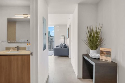 Condo in Miami, Florida, 2 bedrooms № 2252444 - photo 6