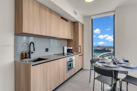 Condo in Miami, Florida, 2 bedrooms № 2252444 - photo 29