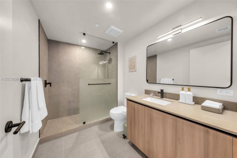 Condo in Miami, Florida, 2 bedrooms № 2252444 - photo 15