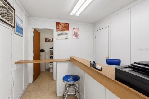 Commercial property in Alachua, Florida № 2098875 - photo 11