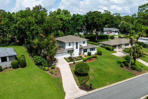 House in Mount Dora, Florida 3 bedrooms, 184.13 sq.m. № 2299558