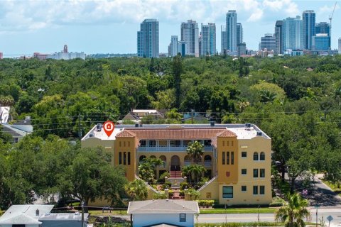 Condominio en Saint Petersburg, Florida, 2 dormitorios № 2239640