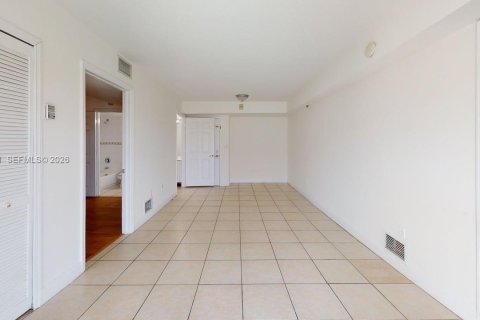 Купить кондоминиум в Майами, Флорида 2 спальни, 83.61м2, № 1997487 - фото 23