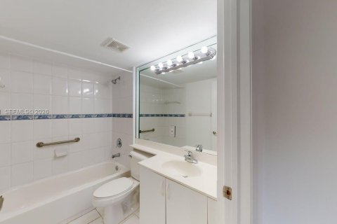 Купить кондоминиум в Майами, Флорида 2 спальни, 83.61м2, № 1997487 - фото 12