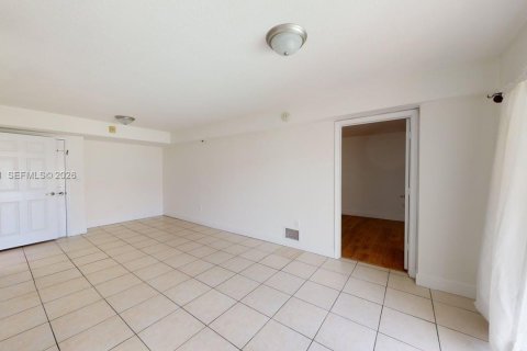 Купить кондоминиум в Майами, Флорида 2 спальни, 83.61м2, № 1997487 - фото 6