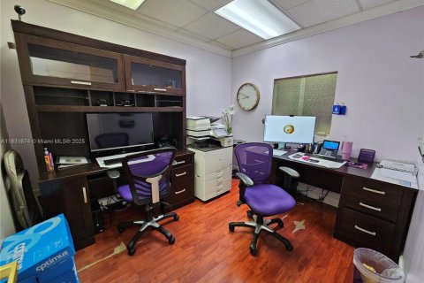 Commercial property in North Miami, Florida № 1809496 - photo 6