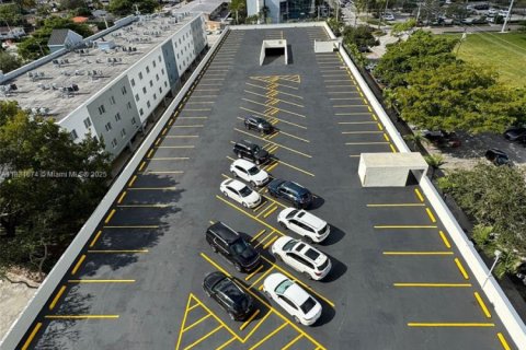Commercial property in North Miami, Florida № 1809496 - photo 19