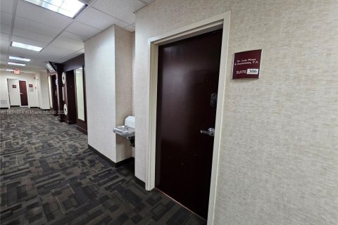 Commercial property in North Miami, Florida № 1809496 - photo 3