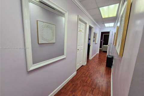 Commercial property in North Miami, Florida № 1809496 - photo 13