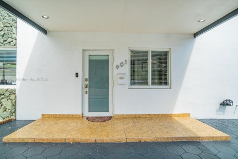 House in Miami, Florida 4 bedrooms, 185.8 sq.m. № 1861331 - photo 5