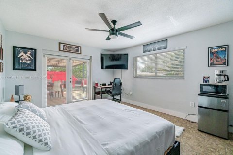 House in Miami, Florida 4 bedrooms, 185.8 sq.m. № 1861331 - photo 13